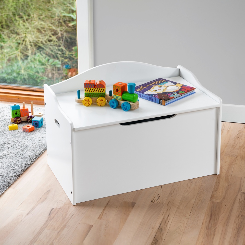 Weiße Spielzeugkiste aus Holz