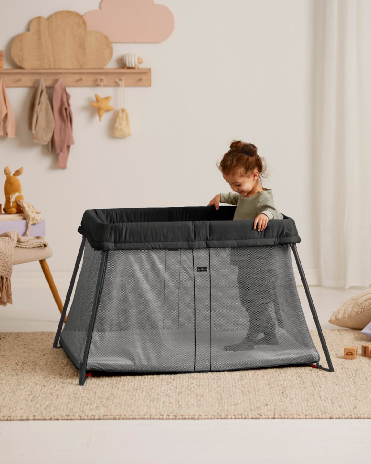 BabyBjörn Reiseseng Baby 0-3år – m/ Madrass, Reisebag og Overtrekkslaken | Travel Crib Light