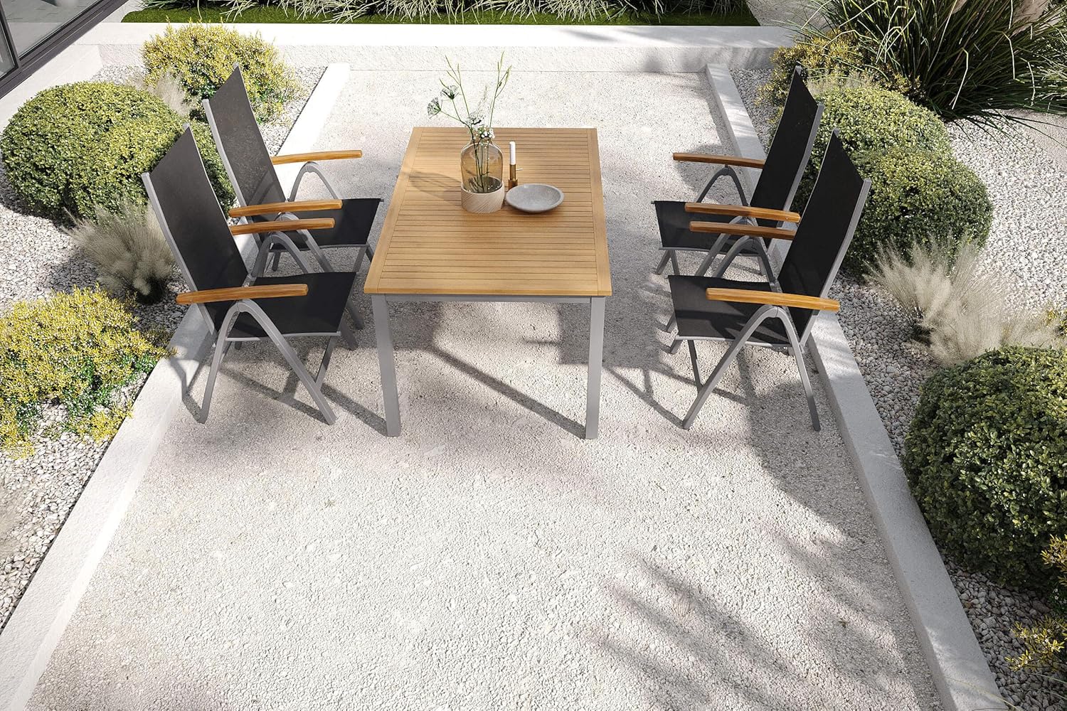 Villana Garten-Essgruppe mit 4 Klappstühlen, Silber, Alu/Eukalyptus, ausziehbarer Tisch 150/200 x 90 cm, FSC®-zertifiziertes Produkt