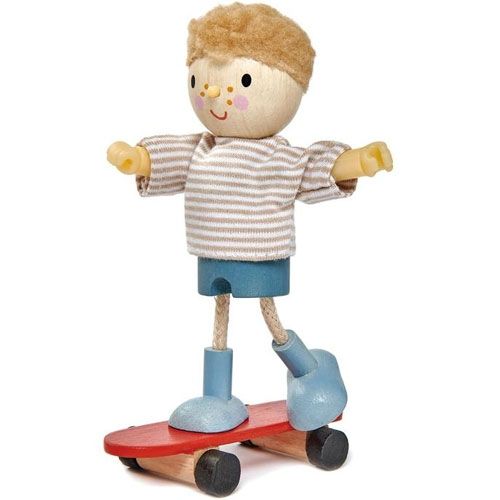 Tender leaf toys poppenhuispop edward & zijn skateboard - 12 cm