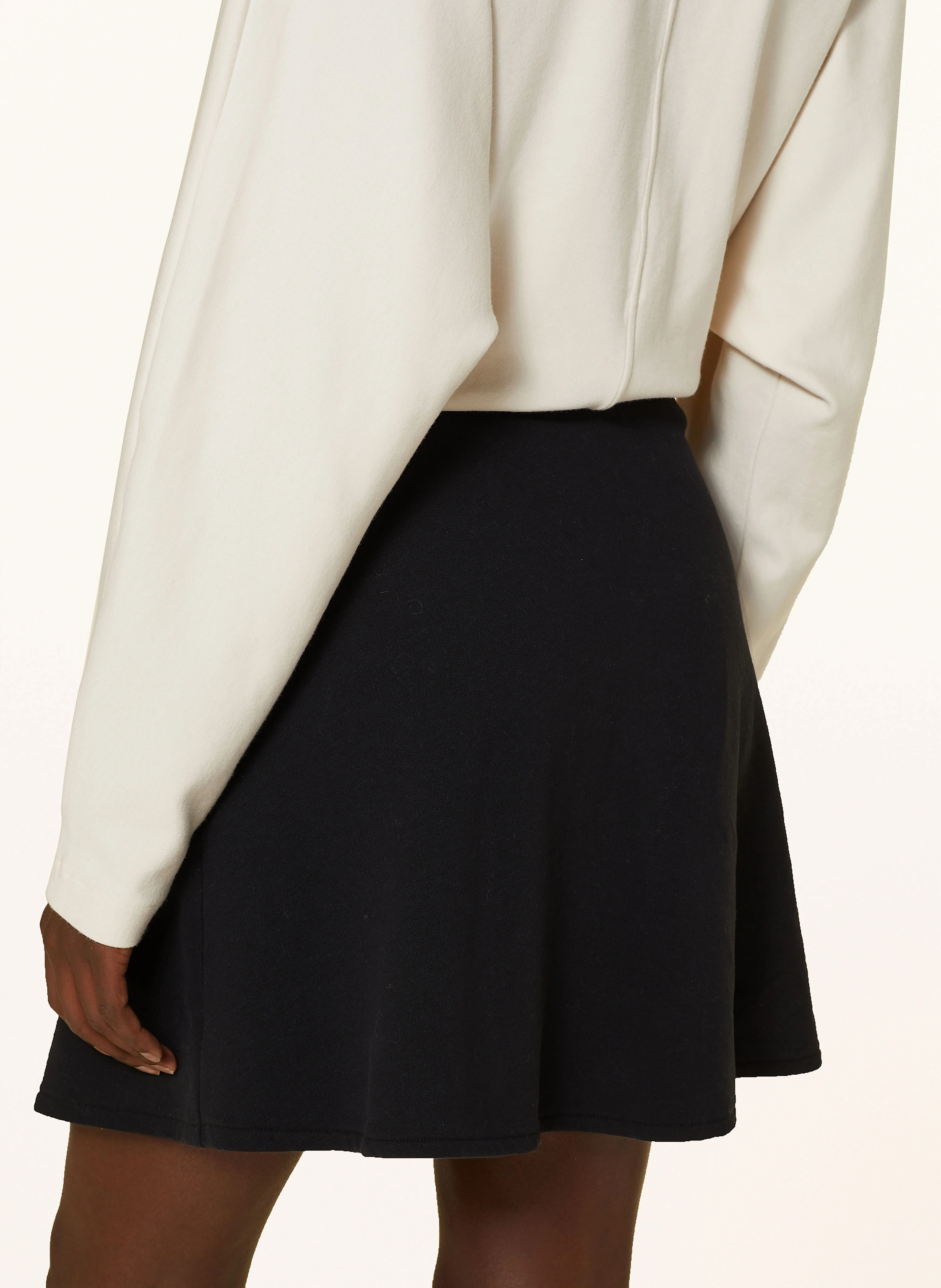 Juvia Sweatrock DAPHNE