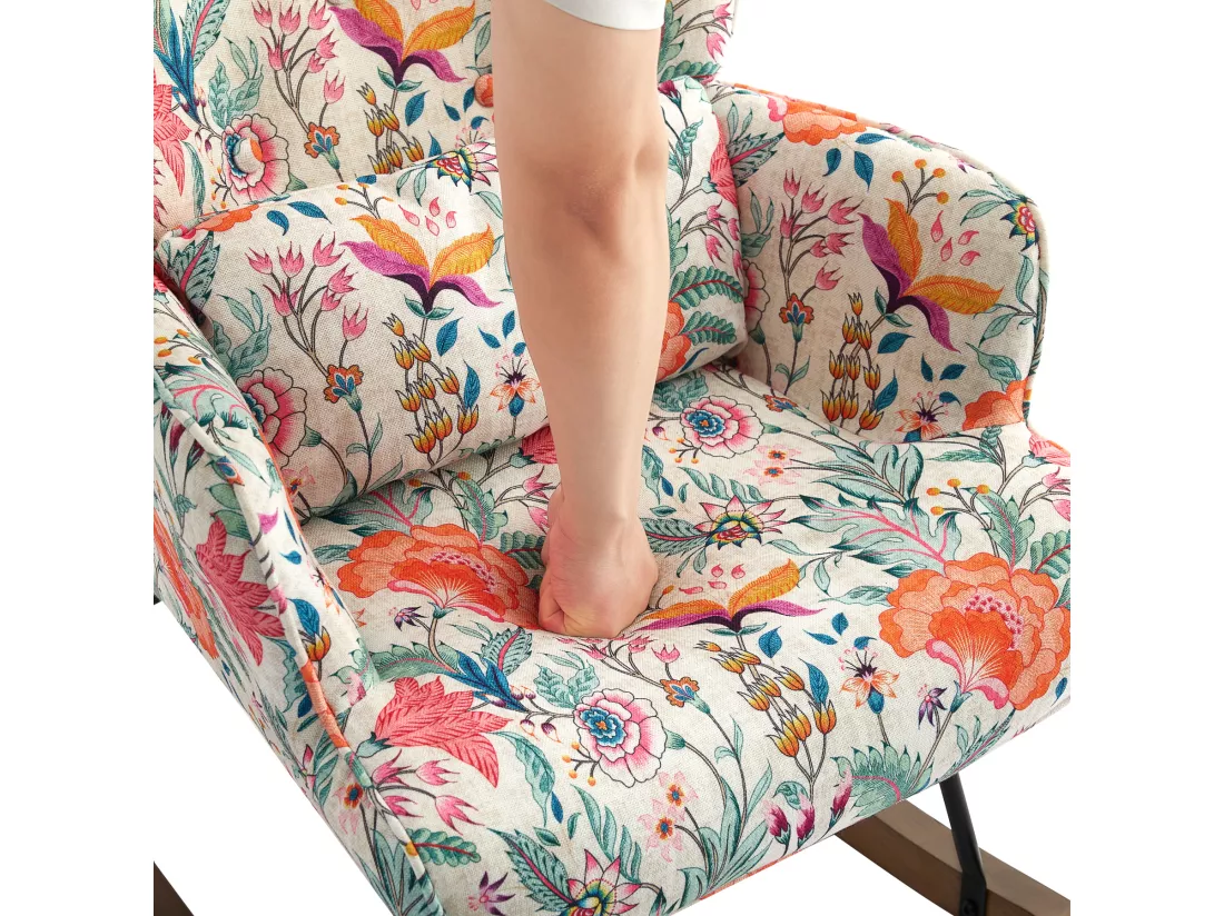 Fauteuil à bascule en velours de luxe avec cadre métallique et pattes en bois pour une chambre confortable