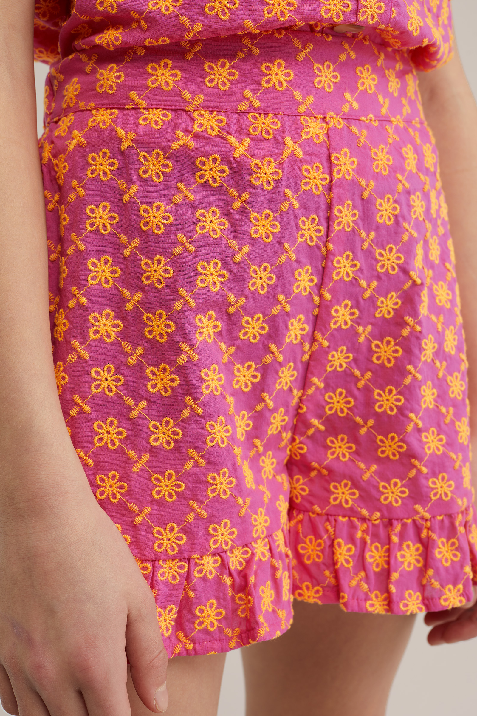 Meisjes short met broderie anglaise WE Fashion Koraalroze