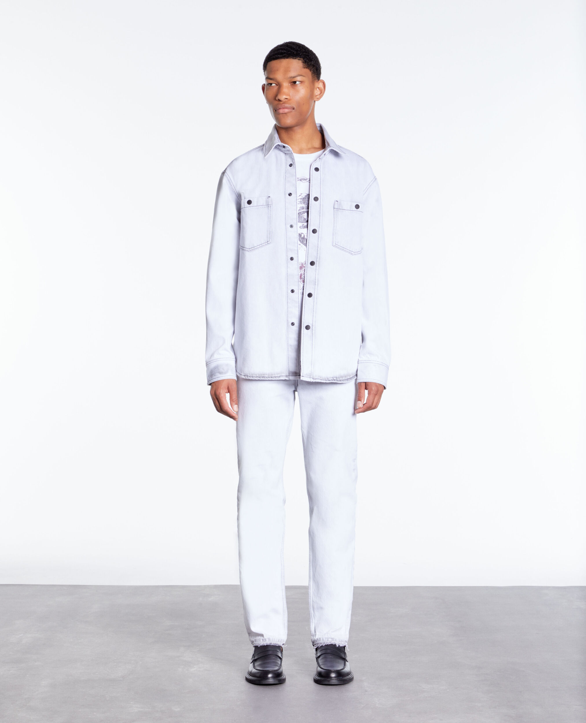 Chemise blanche en denim décoloré