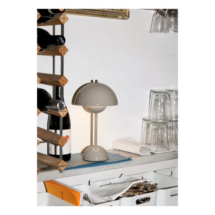 & Tradition Lampe à poser portative Flowerpot VP9, Verner Panton | Gris