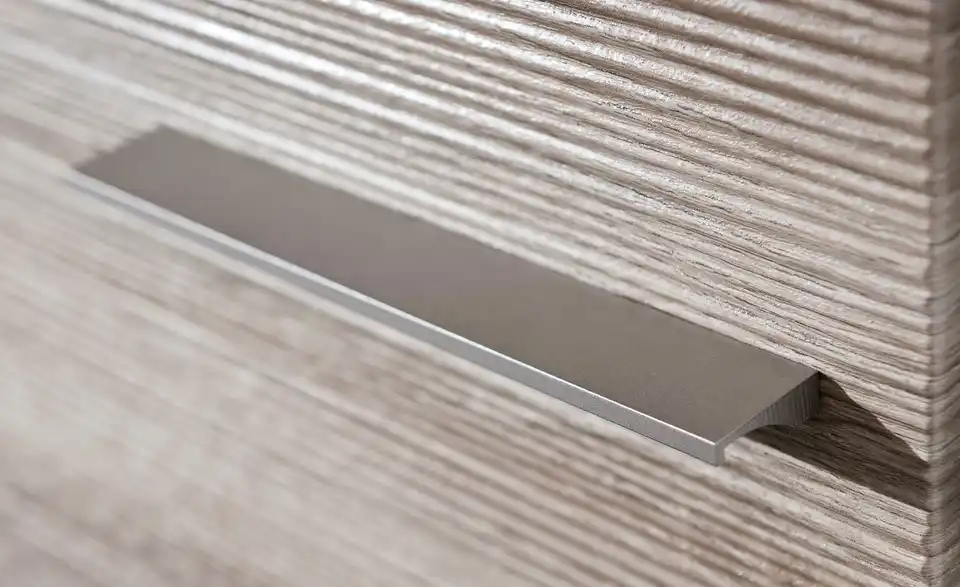 Highboard Toulon Weiß, Eiche sägerau (Nachbildung) links Spotbeleuchtung