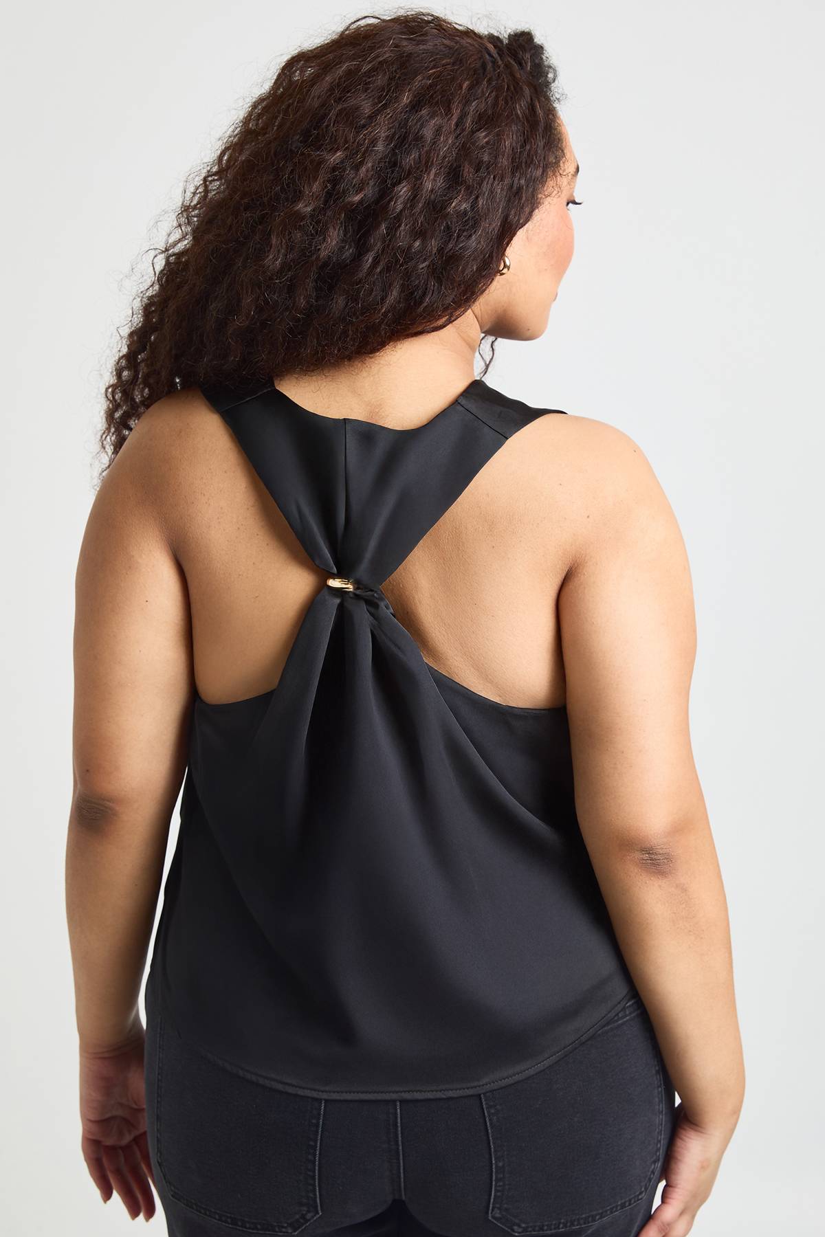 boohoo Top Caraco Dos Nageur Grande Taille Satiné Avec Finitions Dorées