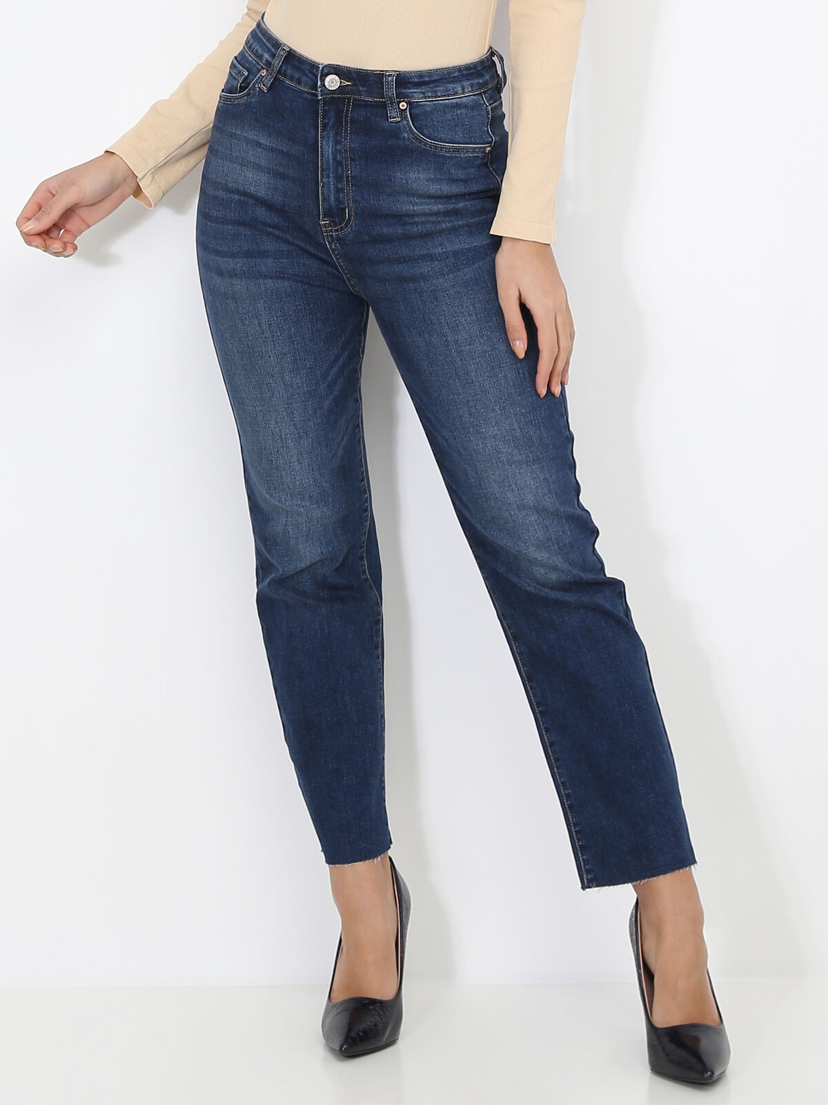 Jeans mom à bords effilochés- Bleu foncé
