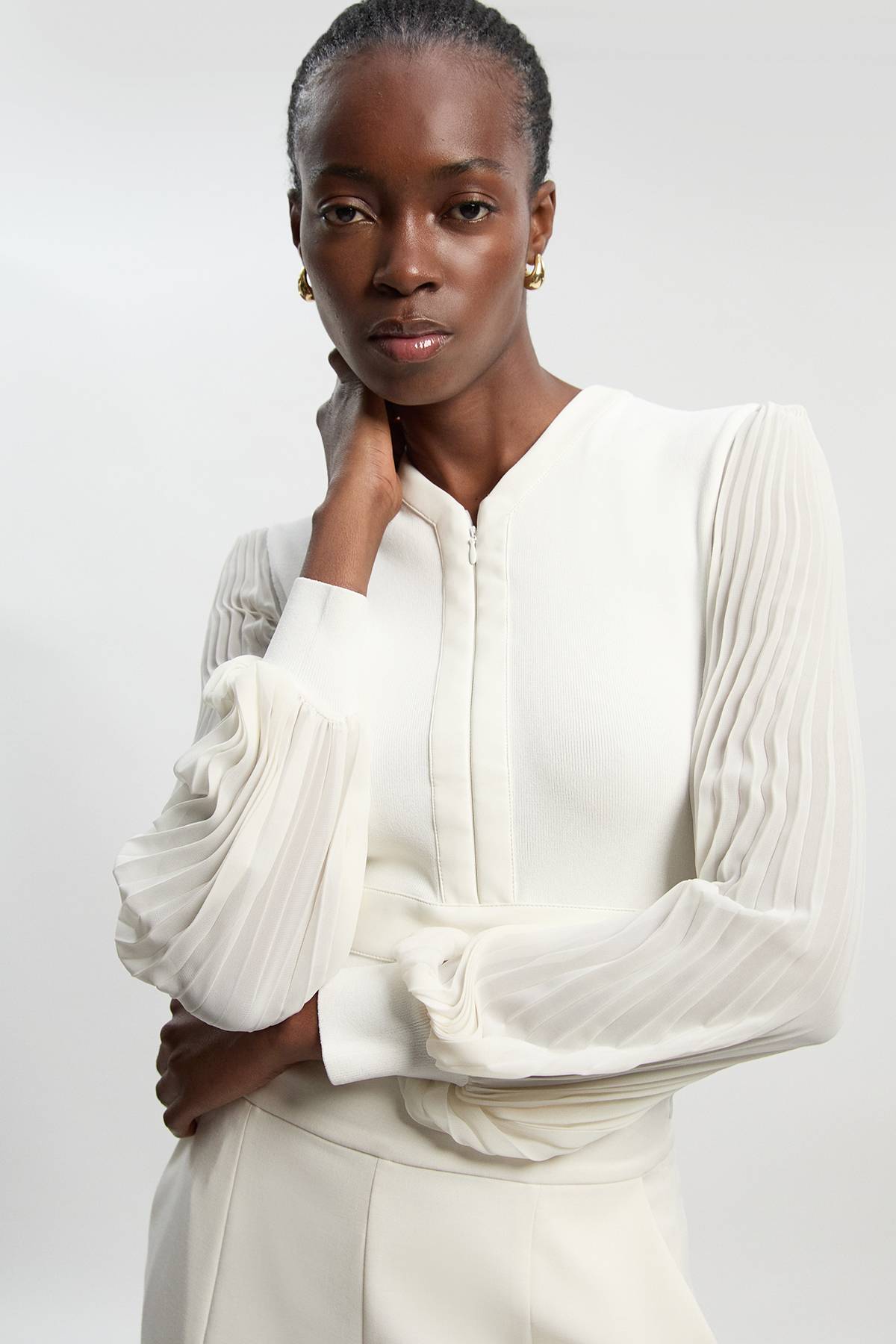 KarenMillen Top plissé à manches tissées avec synthétique