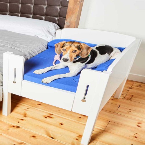 Cama ajustável para dormir junto com cães e gatos, cor madeira natural.