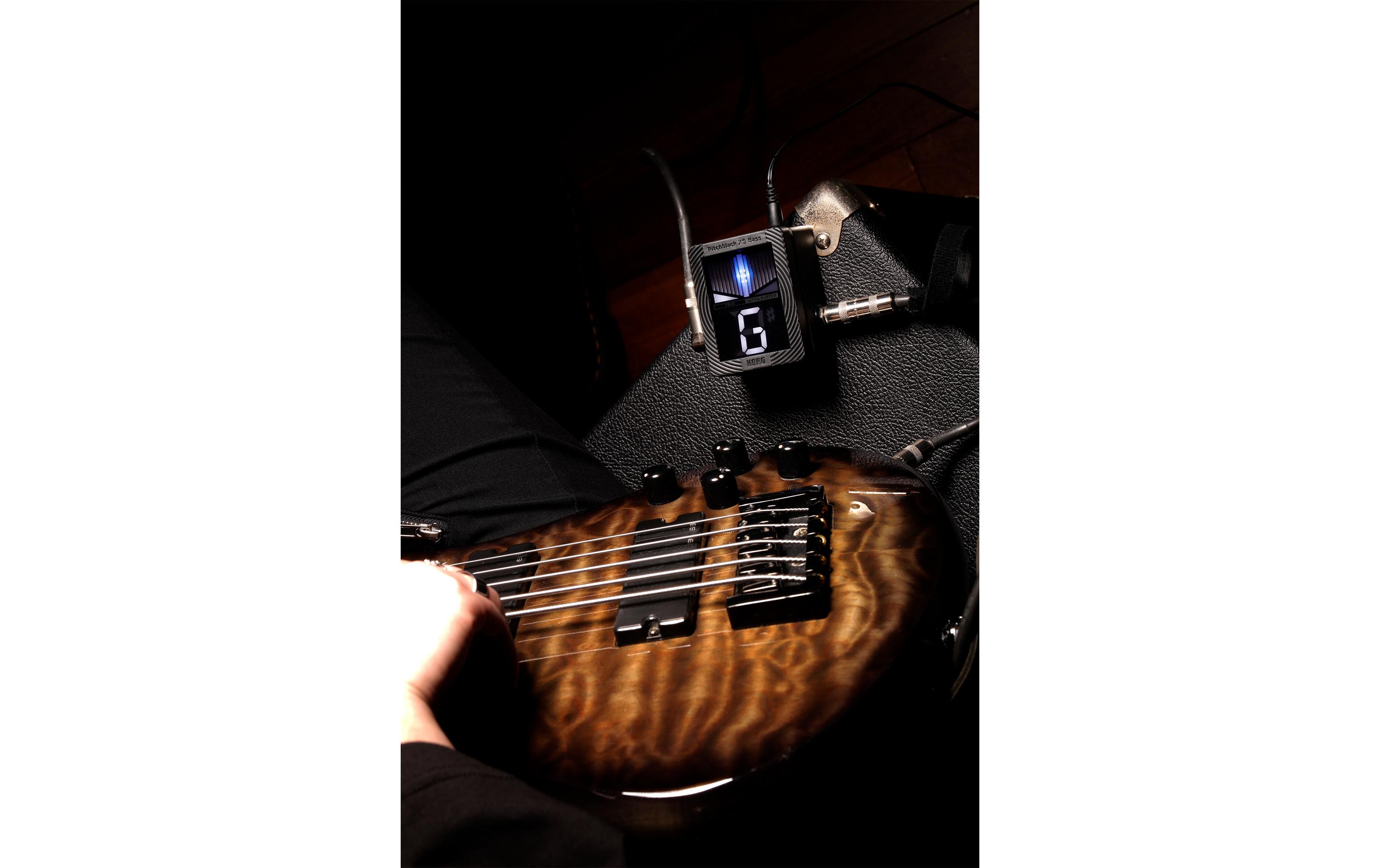 Stimmgerät Pitchblack XS BassPedal-Stimmgerät für Bässe kombiniert mit Display und Fussschalter