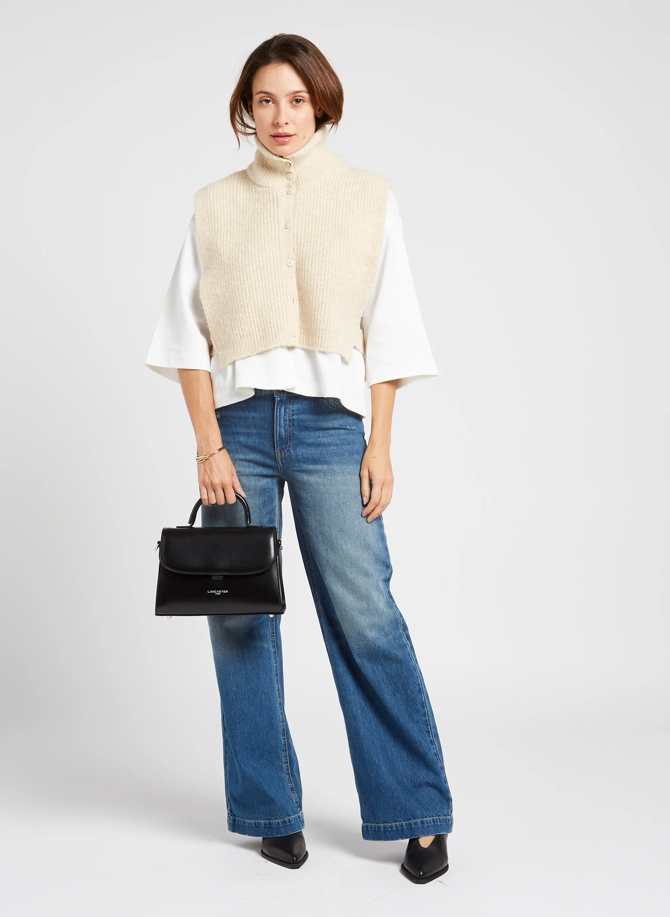 SUAVE EVEN - Sac à rabat en cuir lisse| Noir