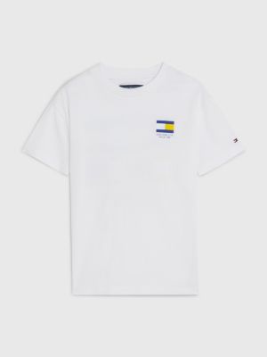 Camiseta com várias bandeiras