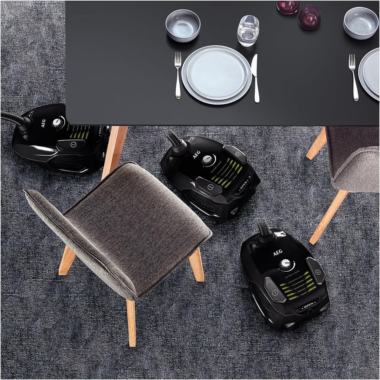 AEG VX6-2-ÖKOX Staubsauger mit Beutel (60% Recyclingmaterial, inkl. Zusatzdüsen, für Hart- und Teppichböden, 9 m Aktionsradius, ergonomischer Handgriff, 800 Watt, neue technische Version) schwarz/grün
