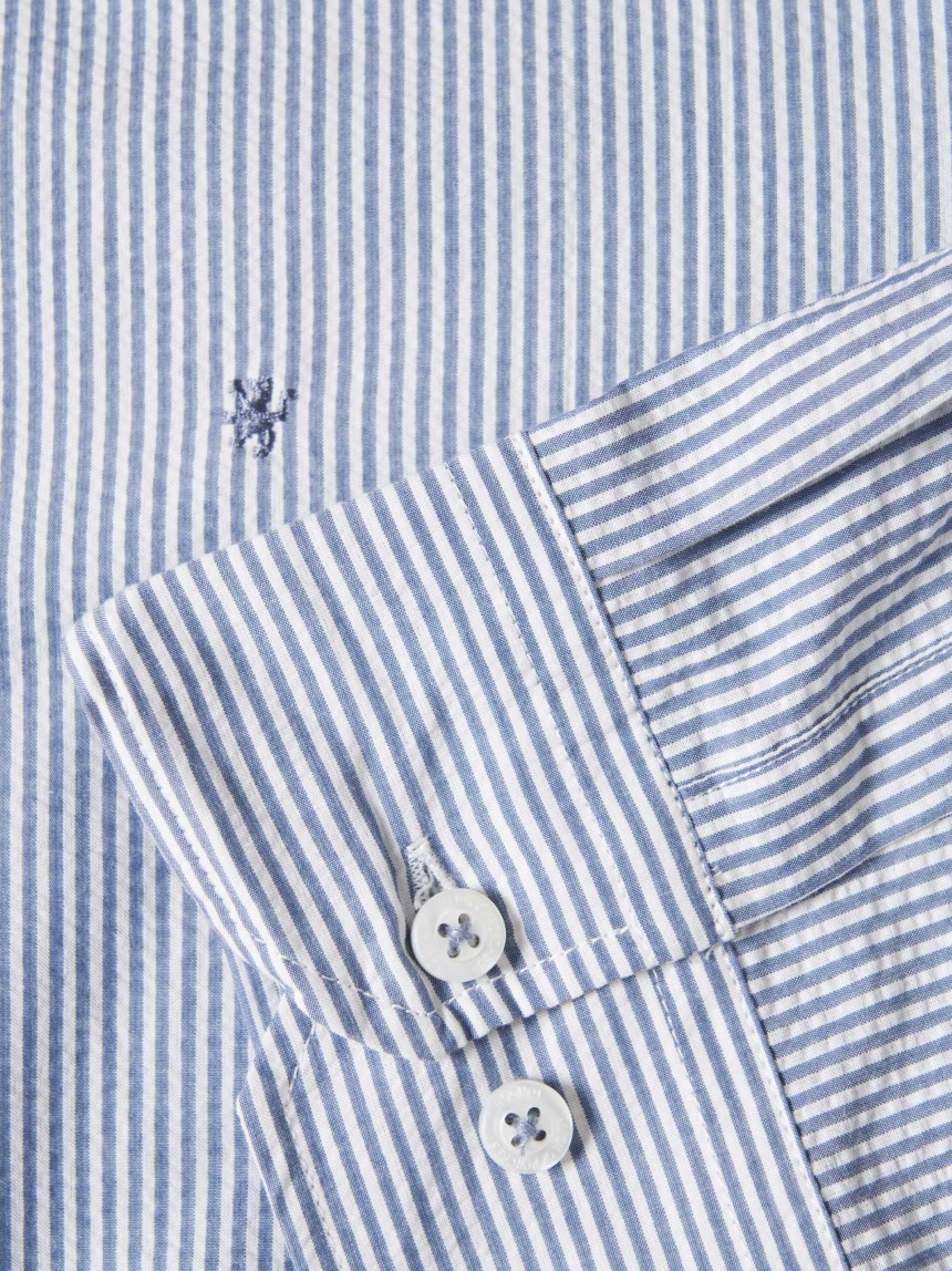 Camisa slim fit seersucker às riscas