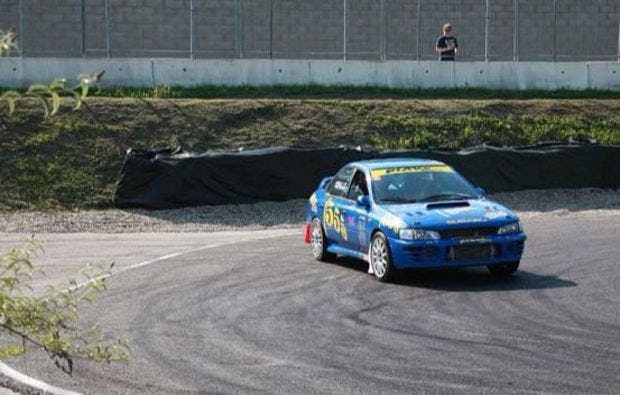 Subaru Impreza fahren in Pavia als Geschenkidee