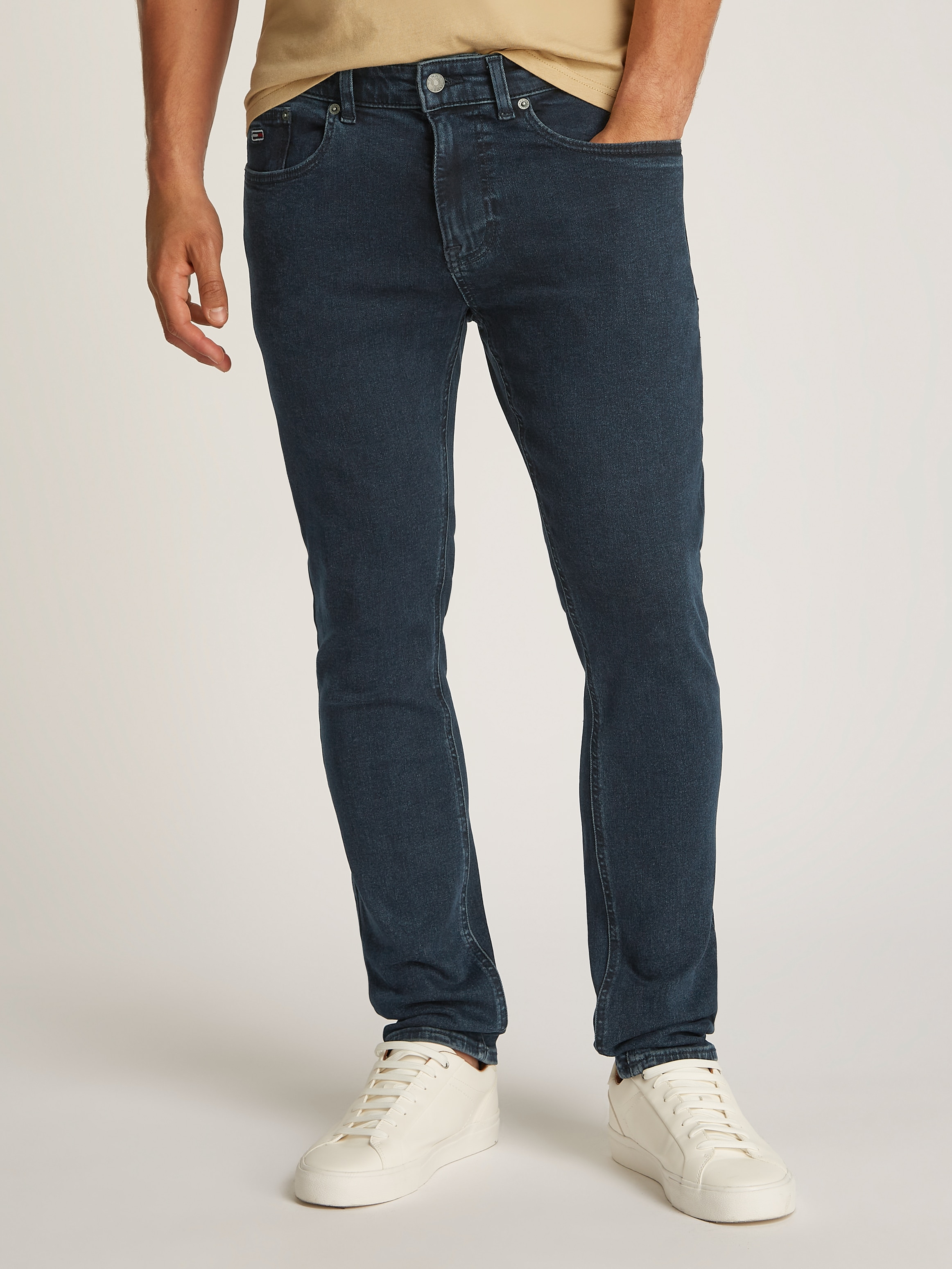 Tommy Jeans Tapered-fit-Jeans »Austim Slim Tapered« mit Logostickereien