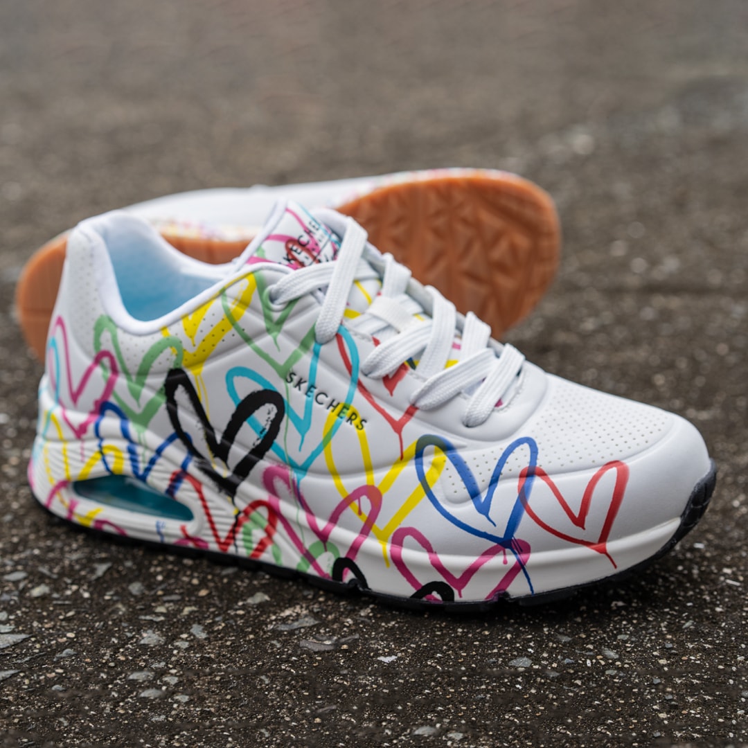 Skechers Wedgesneaker »UNO-SPREAD THE LOVE«  Freizeitschuh, Halbschuh, Schnürschuh mit coolem Graffiti-Print