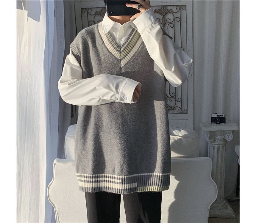 Acrius - Sweatervest met contrasterende rand en V-hals