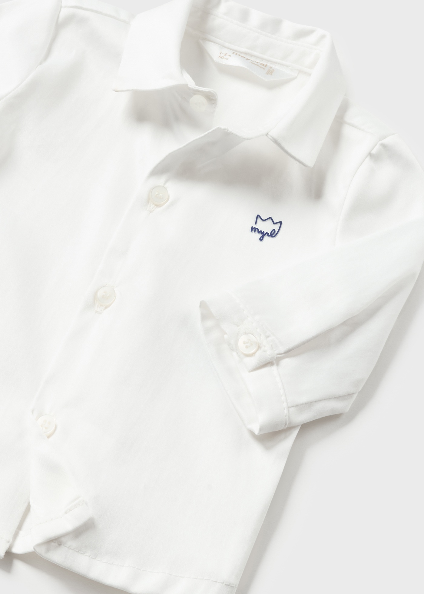 Camisa de recém-nascido com gravata borboleta