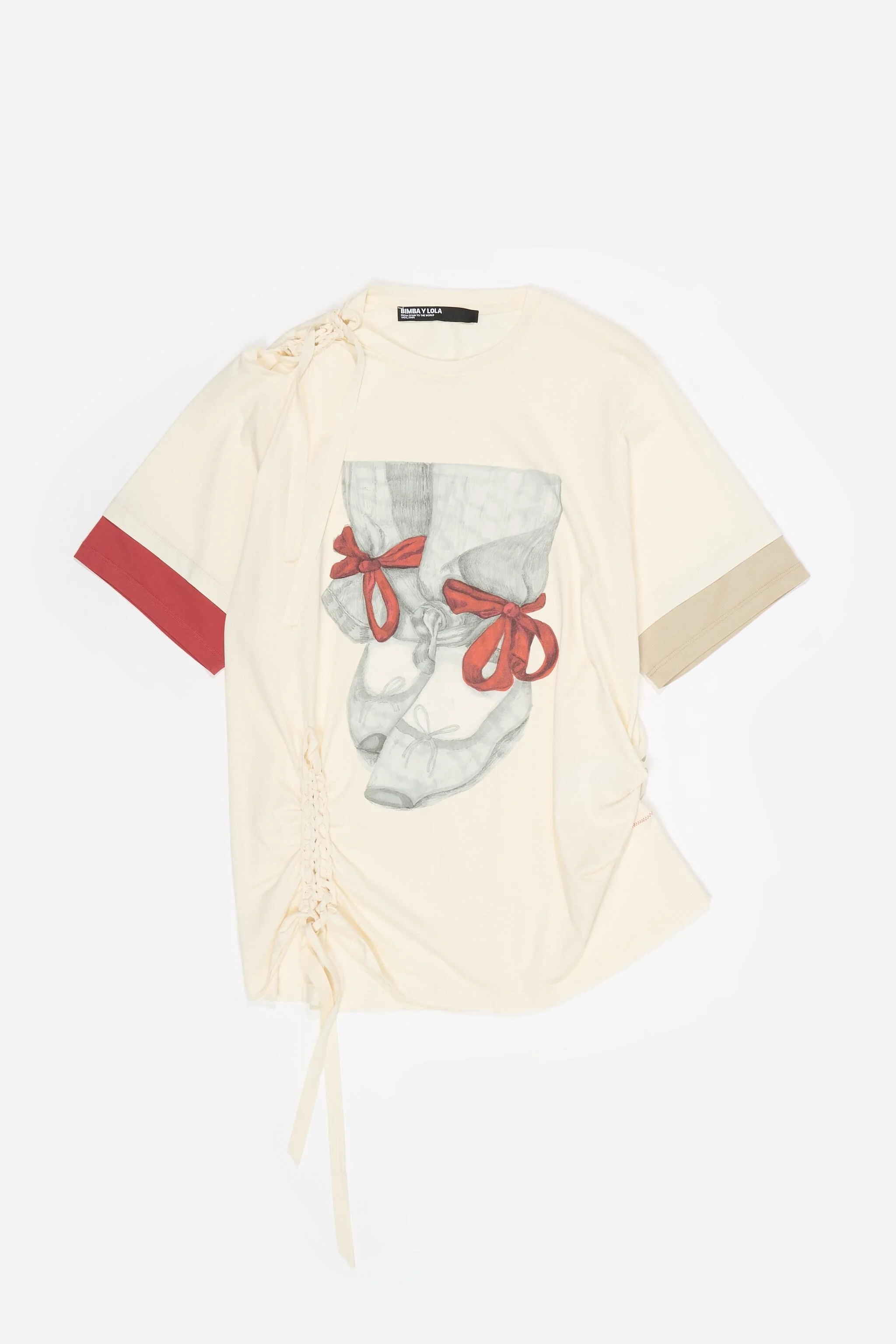 Camiseta com babados e logo de bailarinas baunilha