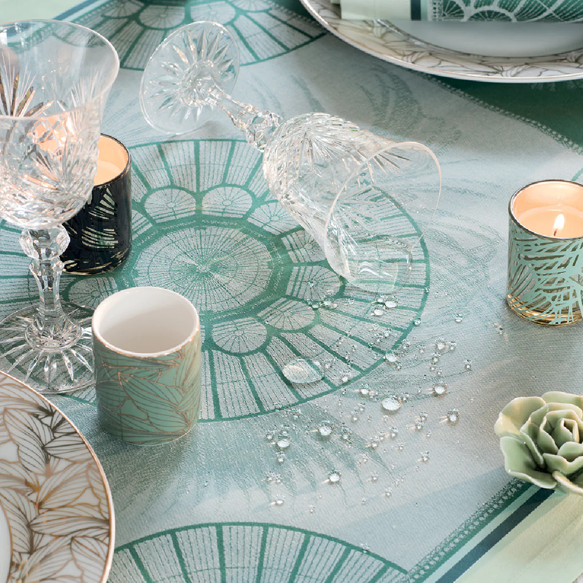 Chemin de table antitache déperlant pur coton vert 54X180 Garnier Thie
