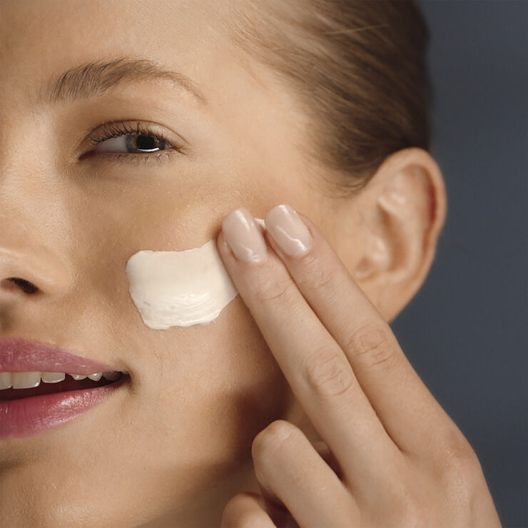 Estée Lauder Revitalizing Supreme  Night Cream