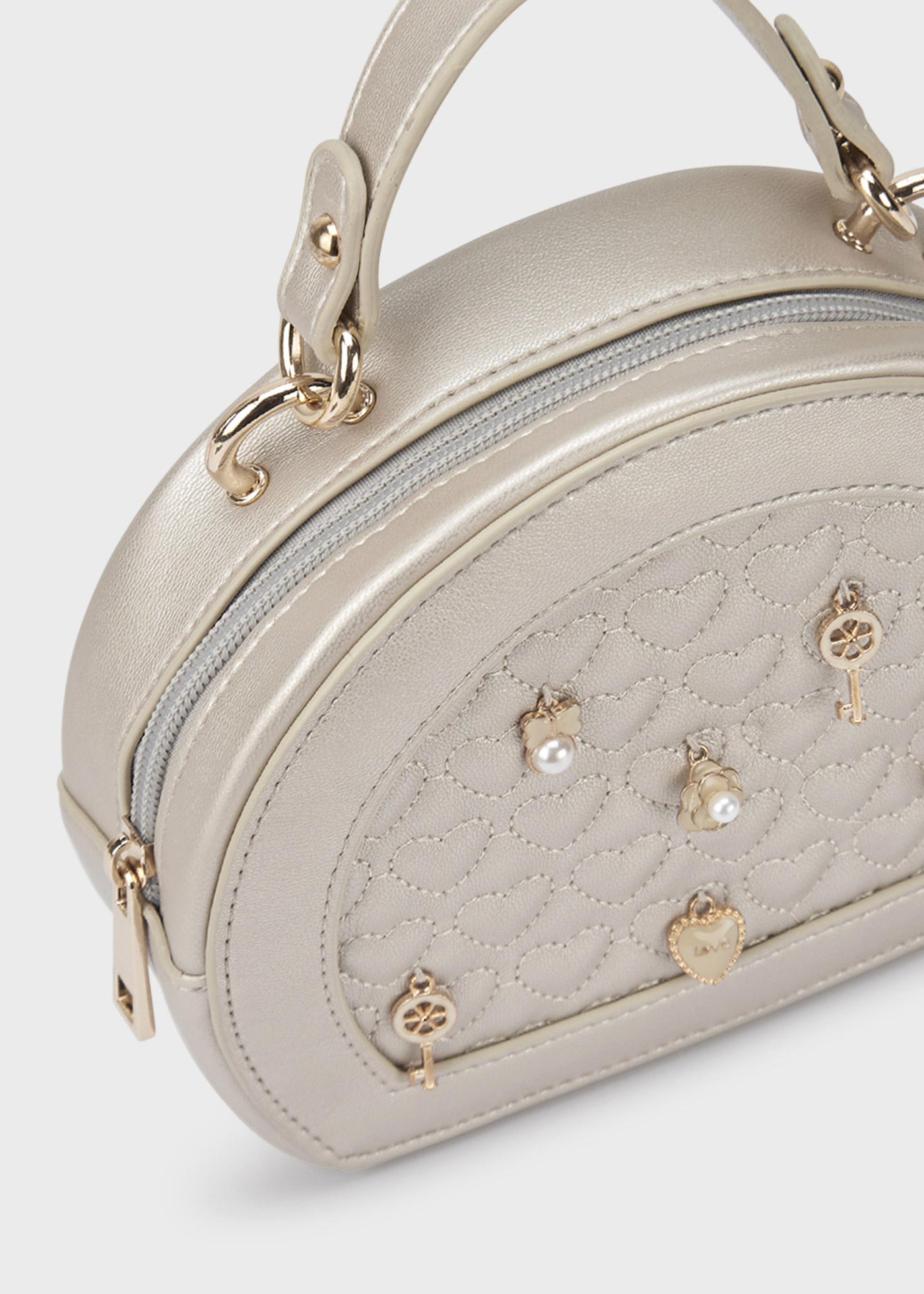 Bolsa com efeito acolchoado e detalhes decorativos para meninas
