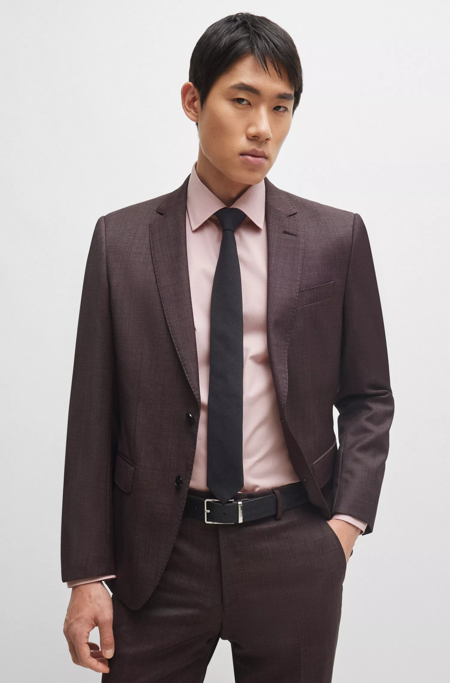 Camisa BOSS preta de corte slim, confeccionada em popeline de algodão elástico de fácil passar.