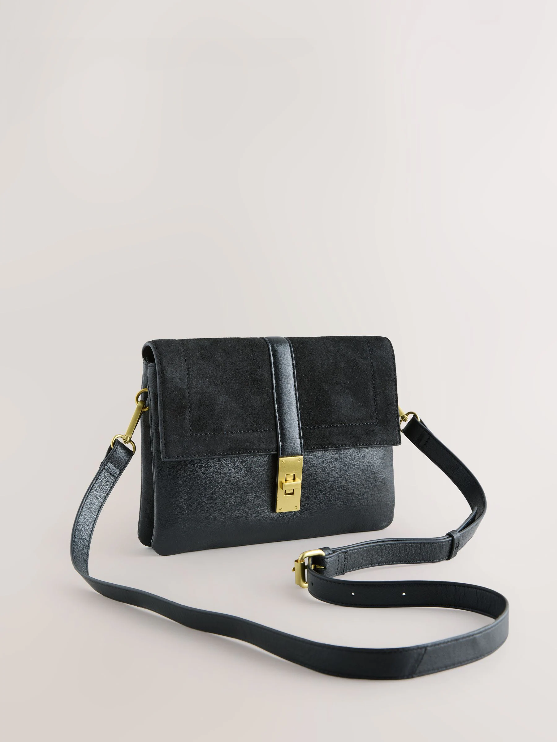 Zwart - Crossbodytas met imitatie krokodillenleer