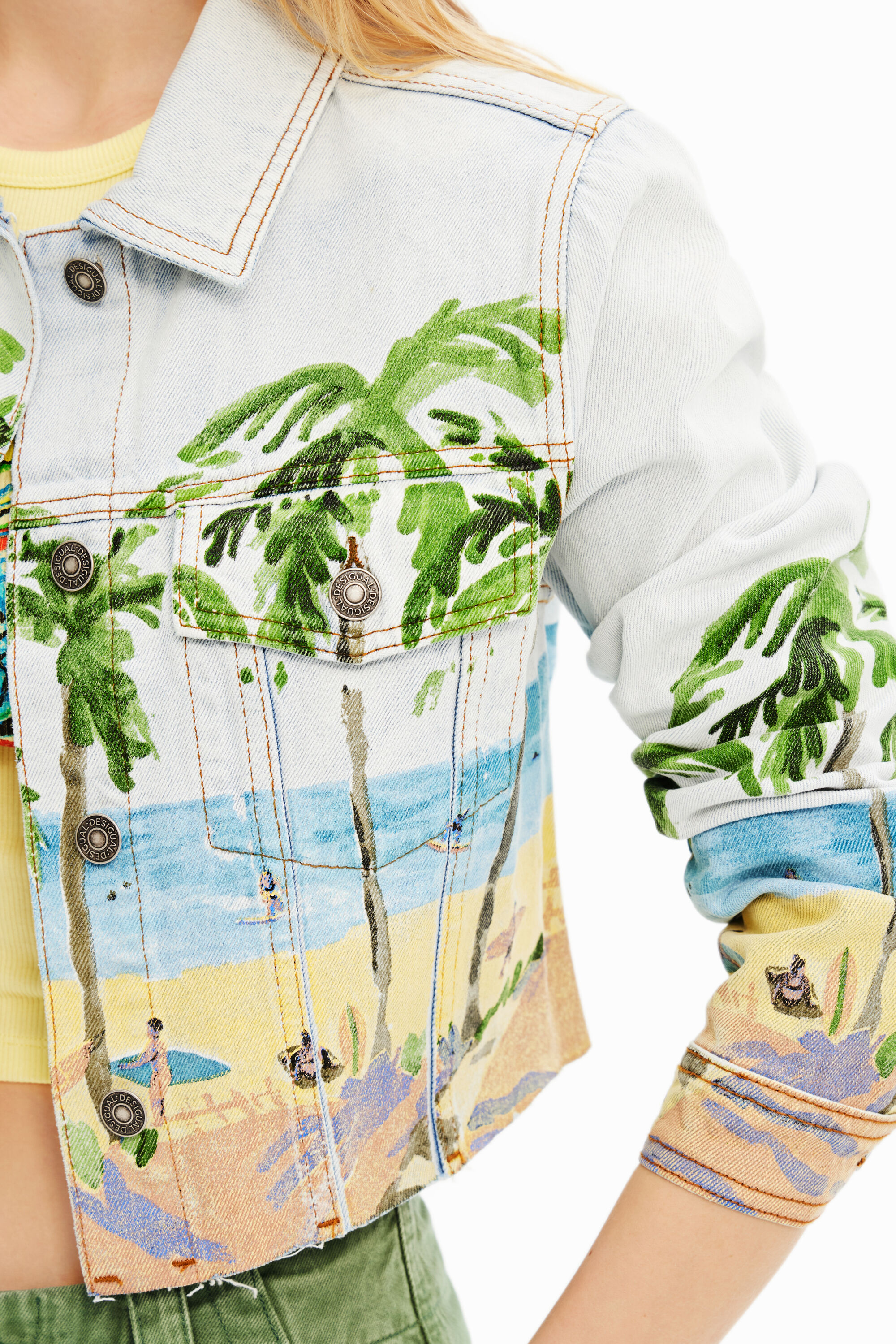 Veste courte en jean tropicale