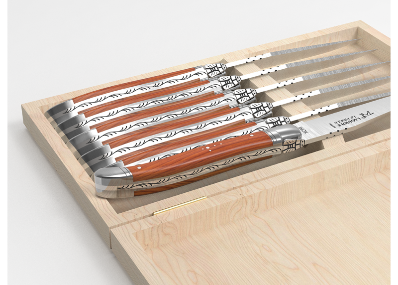 Service de 6 couteaux Laguiole avec un manche en bois d'If et mitres en acier inoxydable
