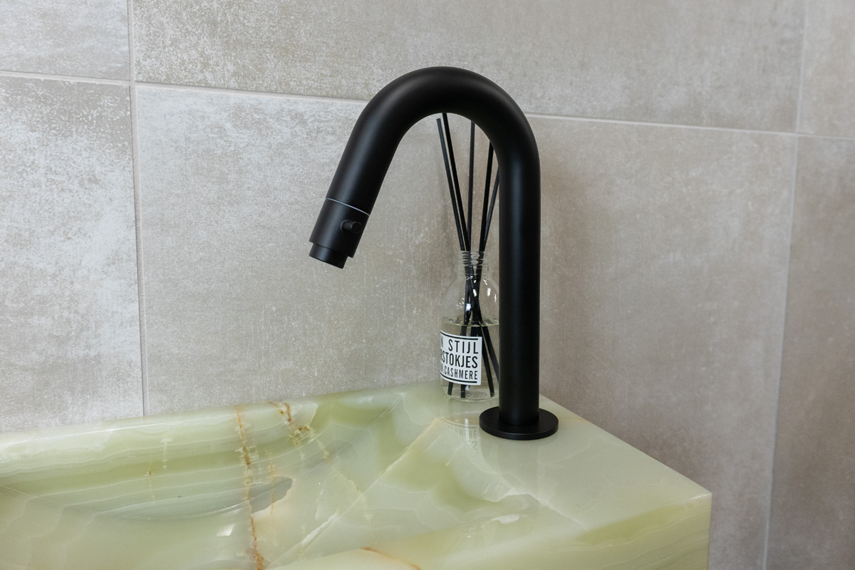 Saniclear Green Onyx fonteinset met gebogen kraan in mat zwart