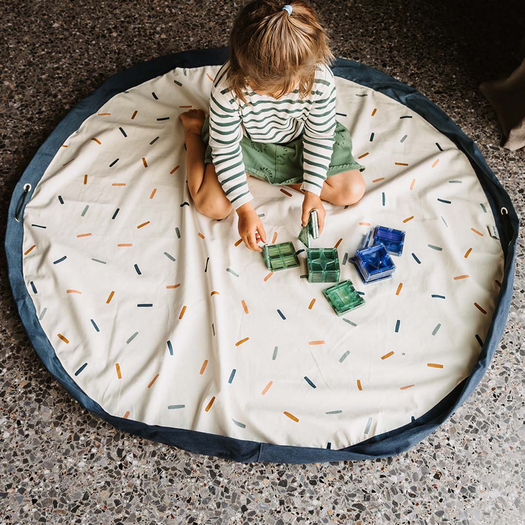 play&go speelkleed en opbergzak - confetti