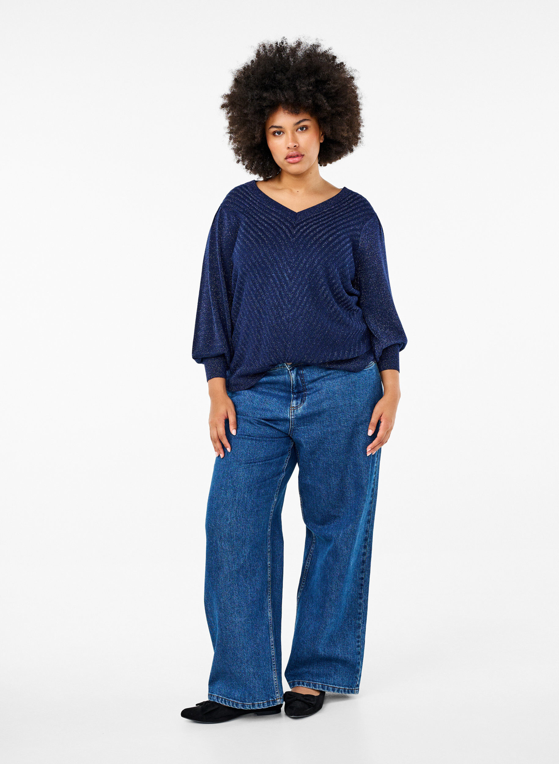 Strikbluse med glimmer og V-hals