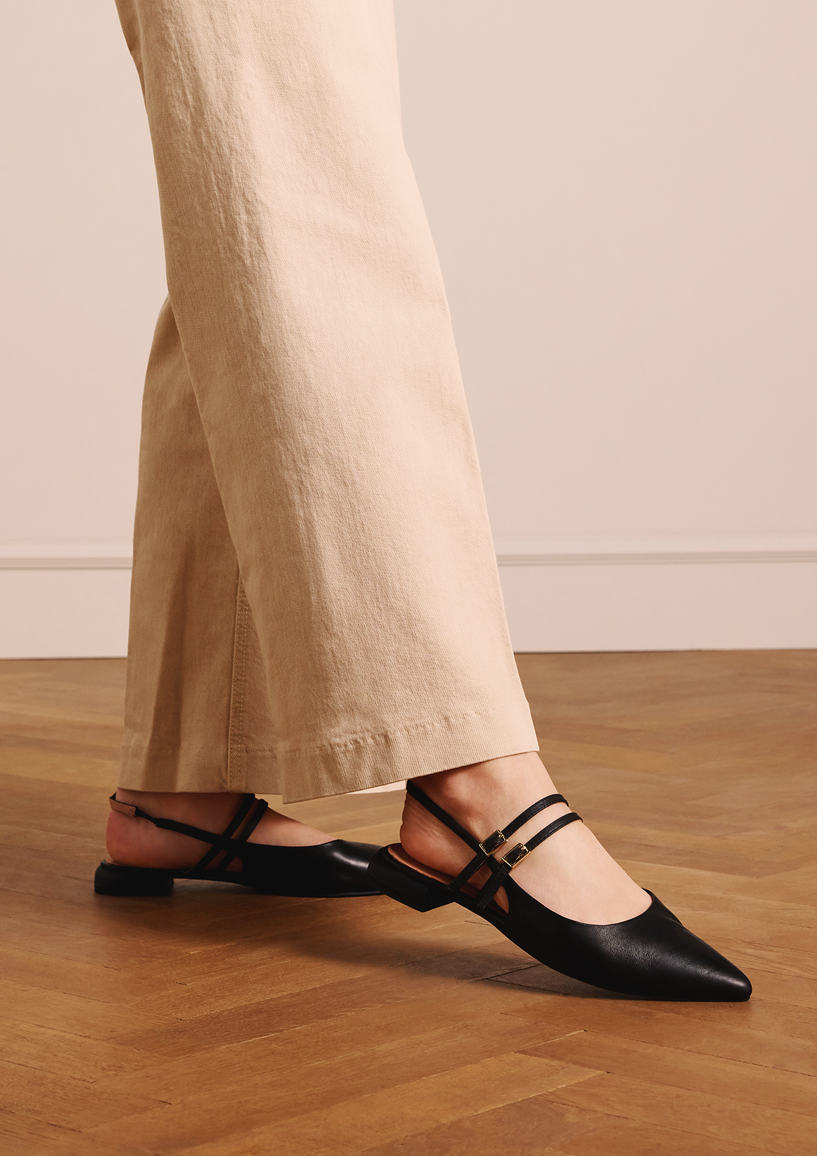 Zwarte leren slingbacks met dubbele bandjes