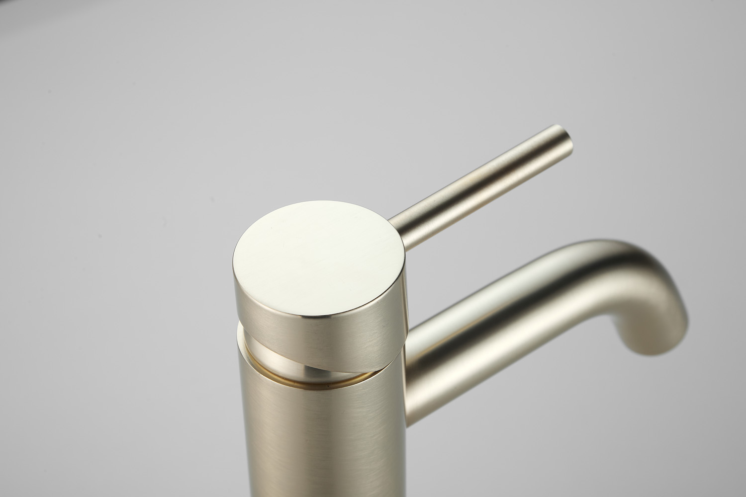 Saniclear Plus hoge wastafelkraan geborsteld messing mat goud