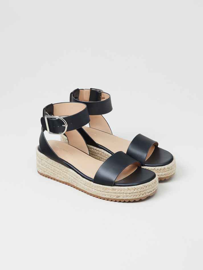 Sandália mini plataforma - Preta