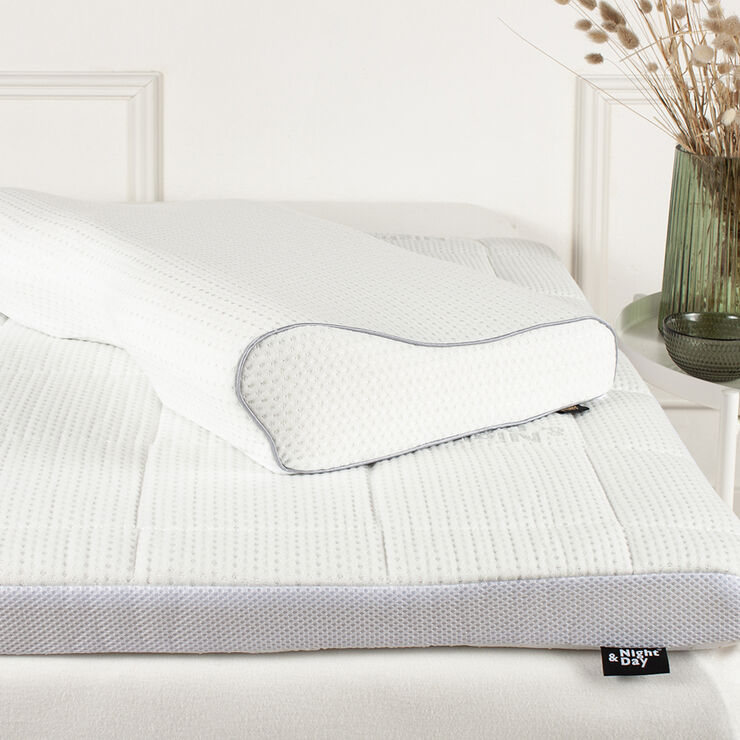 Night & Day Ergonomisk pude Cepheus med memory foam Hvid