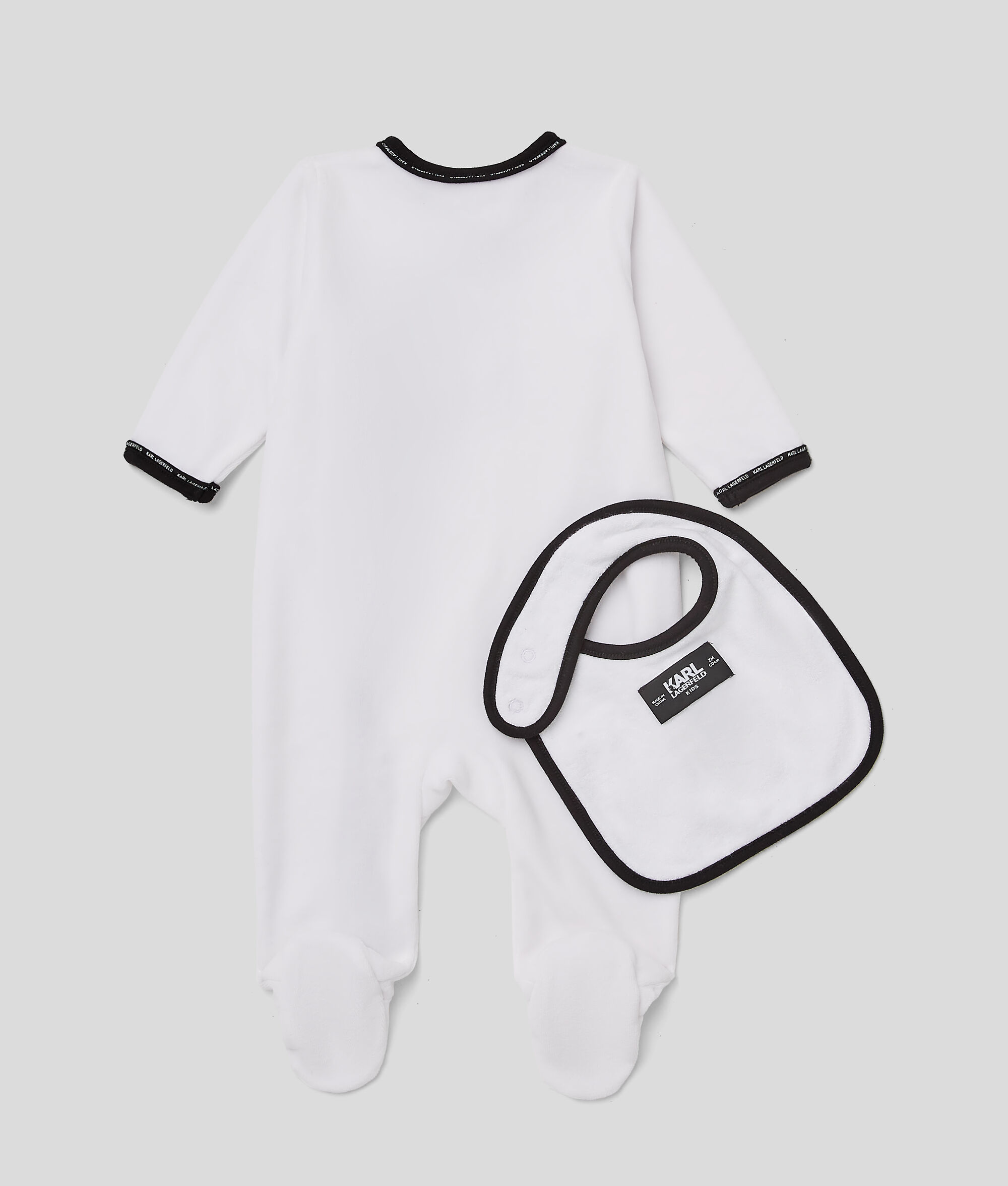 Pyjama Karl avec bavoir bébé