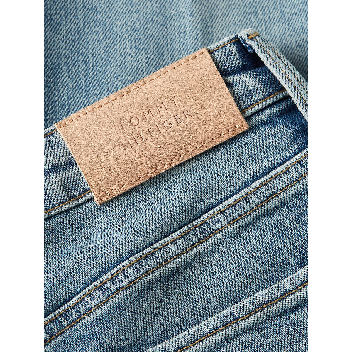 TOMMY HILFIGER<br>Calça jeans boca de sino degradê