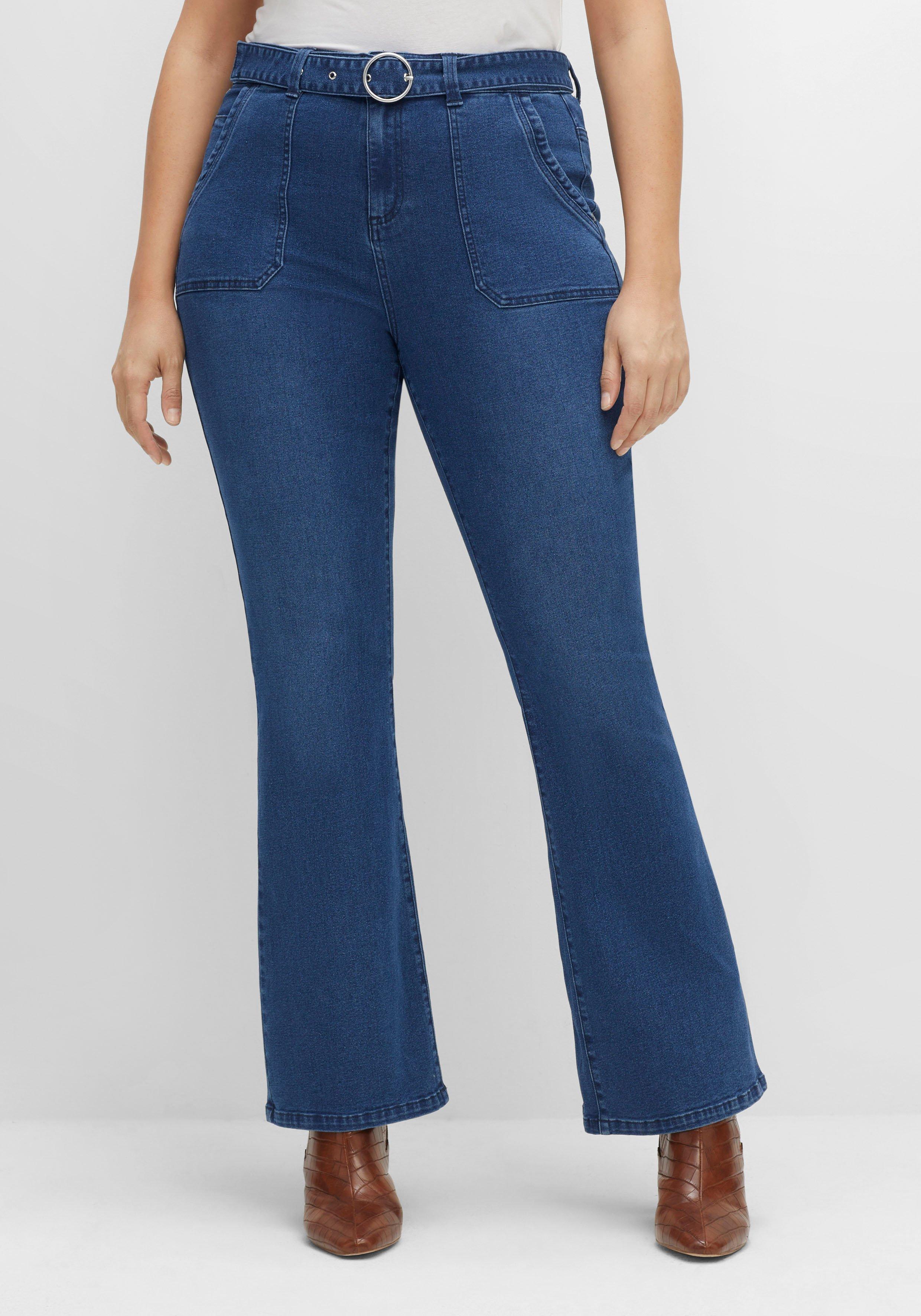 Bootcut-Jeans mit Stoffgürtel und markanten Taschen