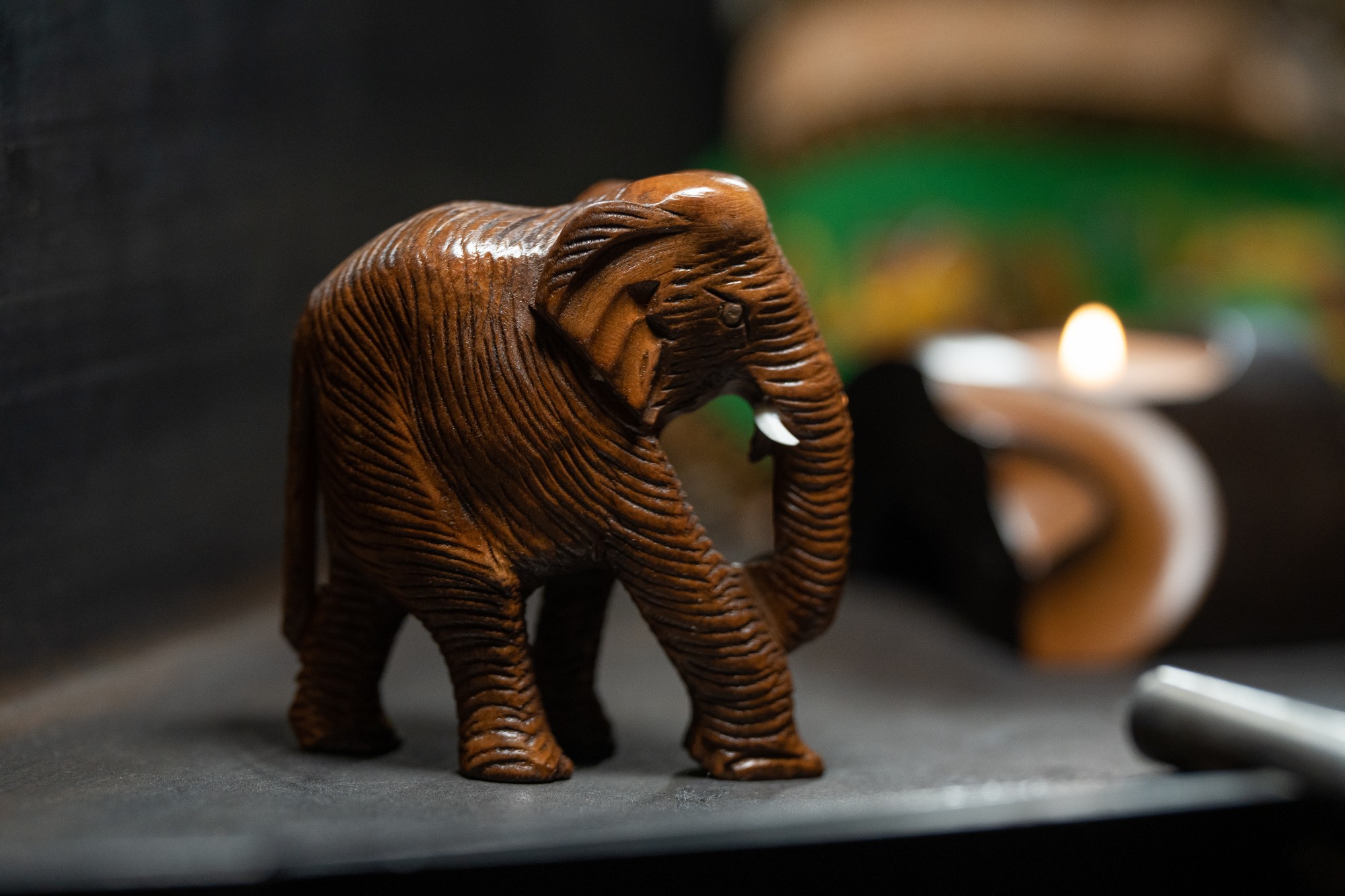 Elefant aus Holz, braun, H 7 cm, B 8 cm, T 3 cm von fischer's lagerhaus