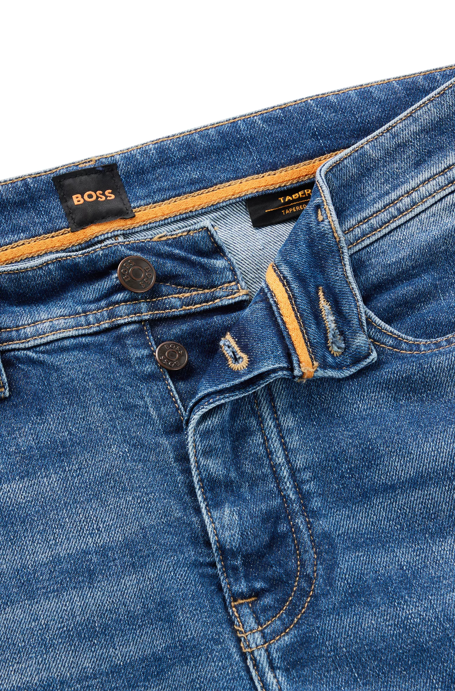 Calça jeans BOSS laranja, corte afunilado, em denim azul com elasticidade confortável.