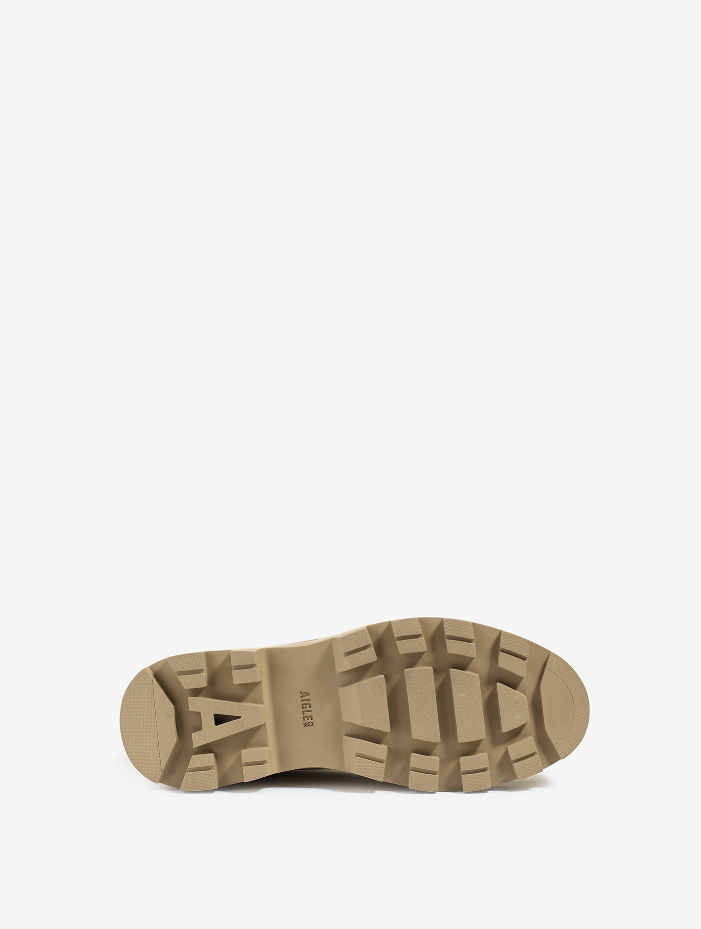 L'iconique chaussure de marche Aigle en polyester recyclé, version basse SABLE
