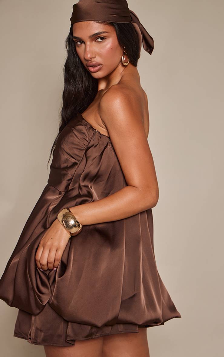 Chocolat Robe Fluide En Satin À Bustier Avec Détail Drapé