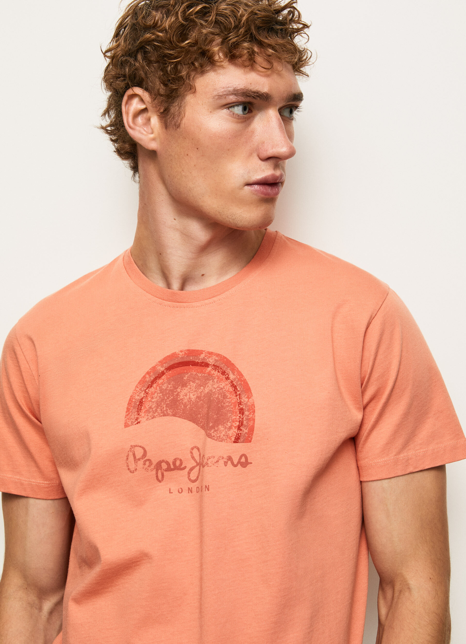 Camiseta com logo e efeito desgastado - laranja abóbora
