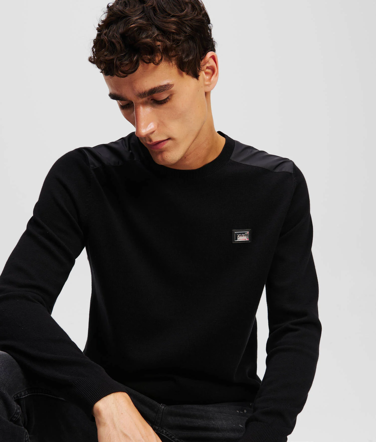 SWEAT-SHIRT AVEC PANNEAU D'ÉPAULE - Noir