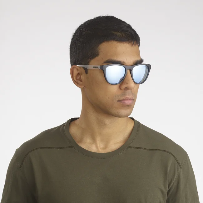 SOKARI Black  Lunettes de soleil unisexe Black