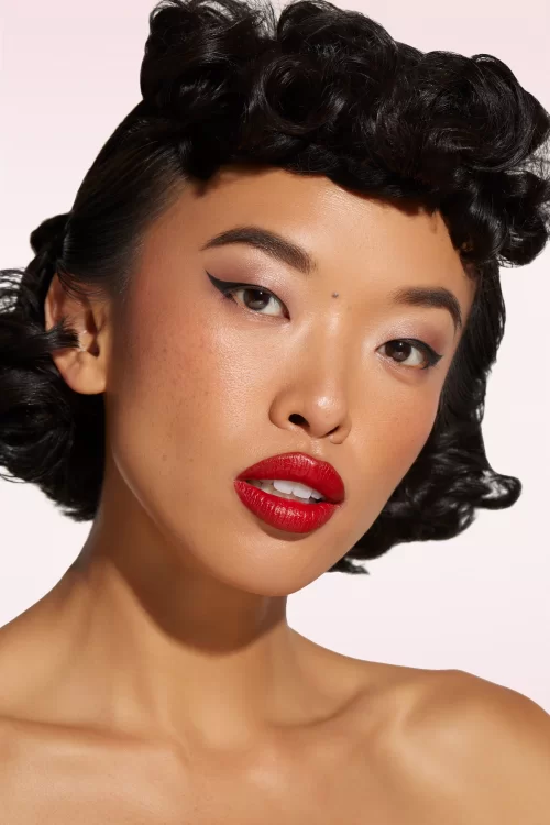 Bésame Cosmetics Classic colour lippenstift in Bésame rood